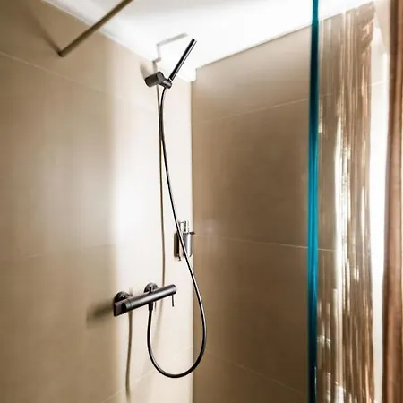 Guru Apartmanhotel 4*
